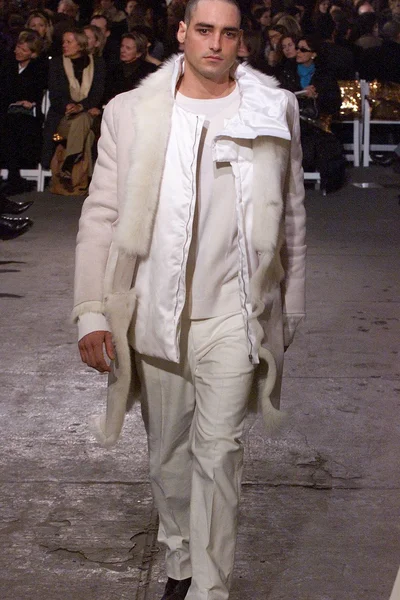 Look 48